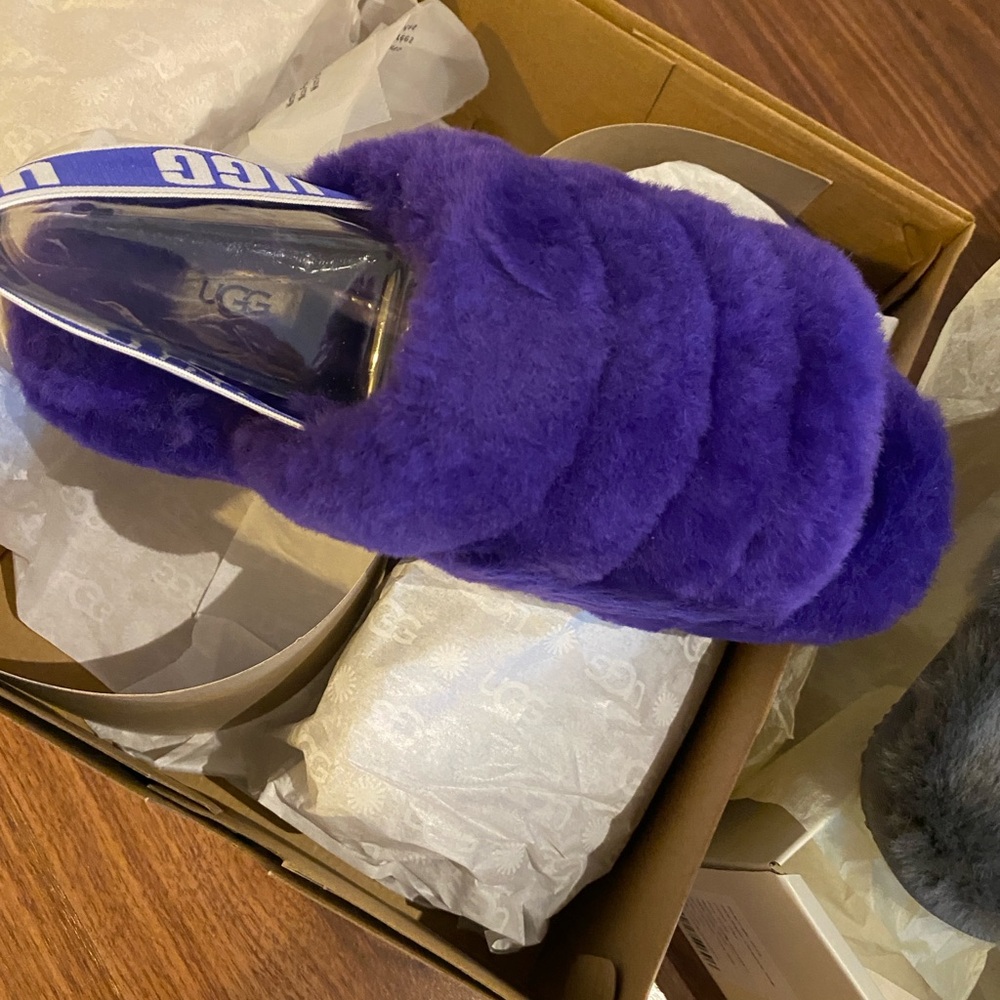 UGG fluffy slipper Brand New size 6 never worn